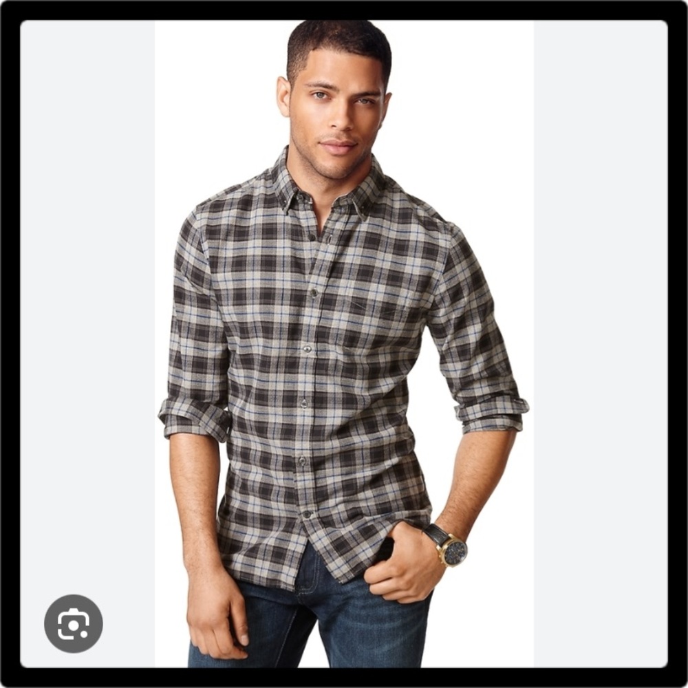 Tommy Hilfiger Melange Custom Fit
Men's Button Down Shirt 100%
Cotton Size M